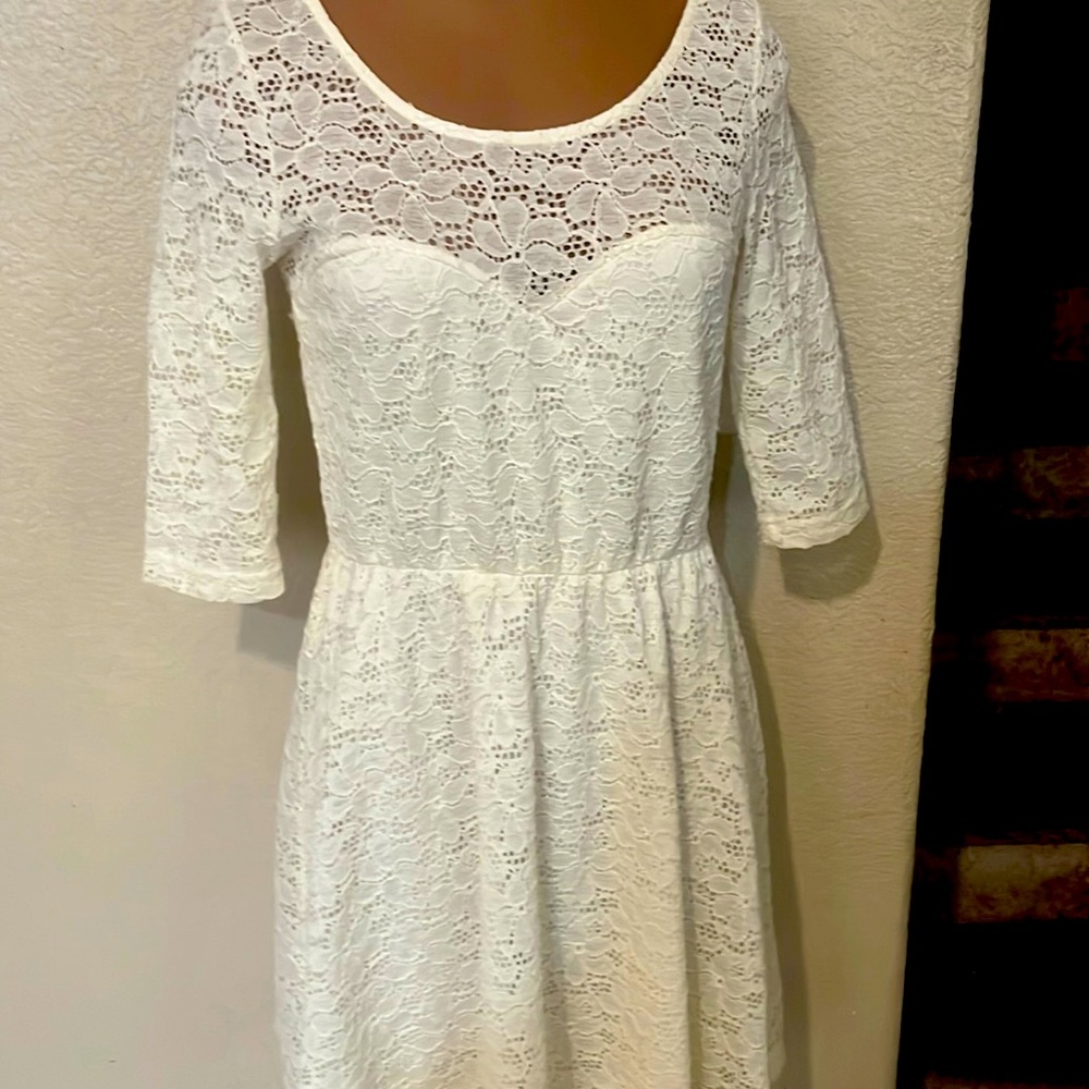 Adorable, White Cotton On-lace style mid length dress.